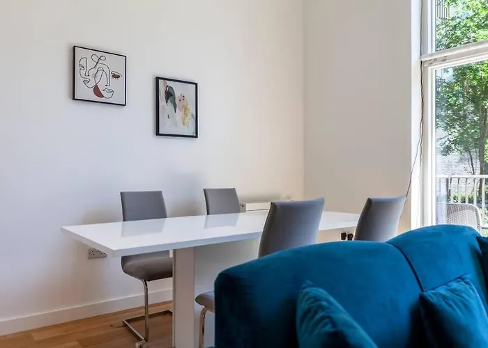Stunning New 3 Bdr Duplex Wbalcony, East London