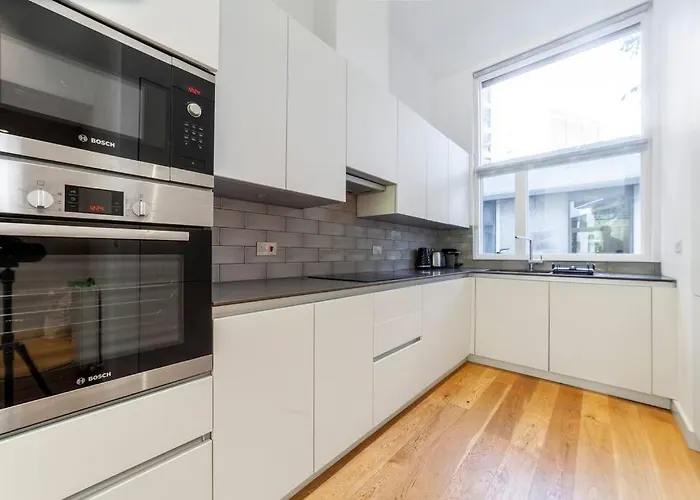 Stunning New 3 Bdr Duplex Wbalcony, East London